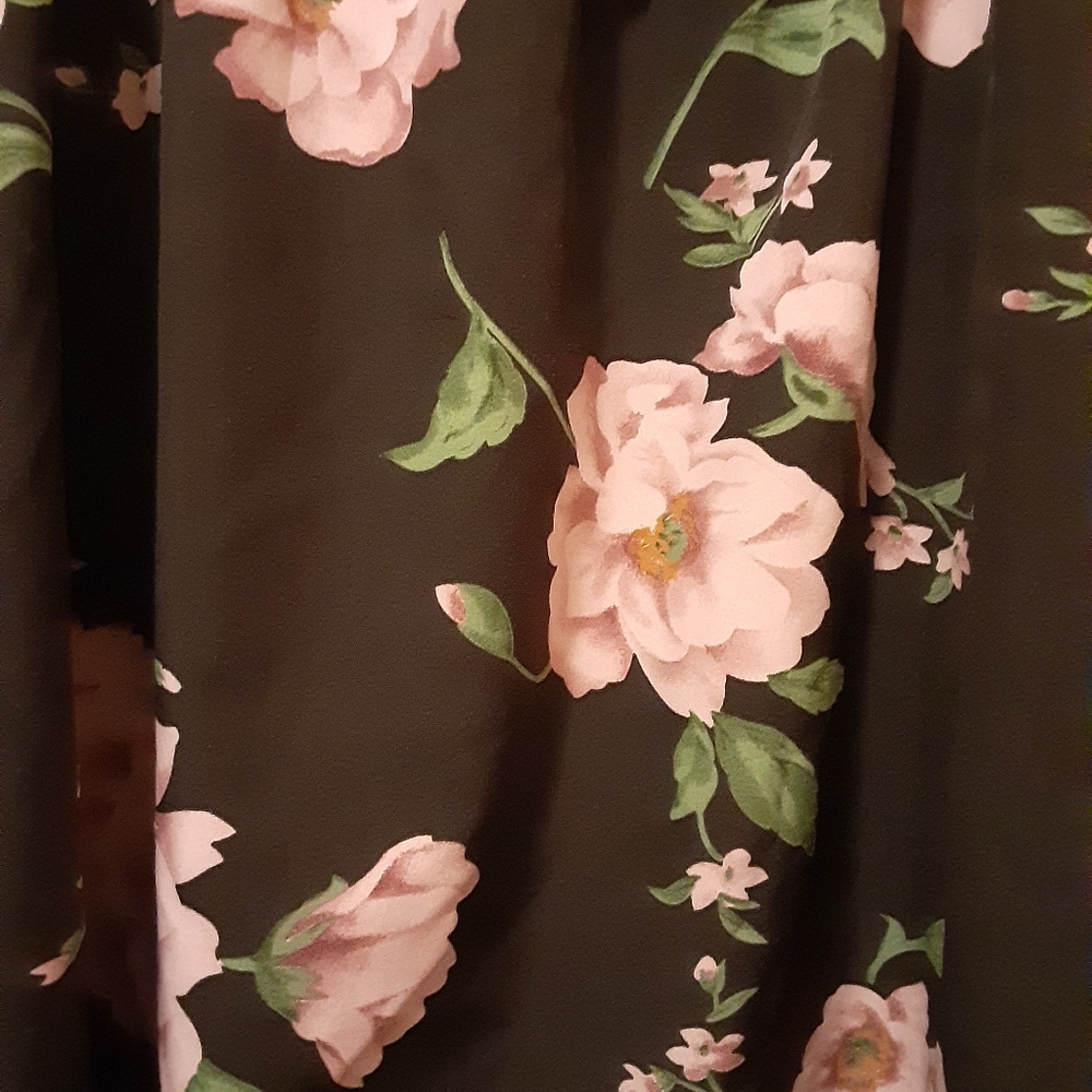 SHEIN FLORAL BLOUSE - Picture 4 of 6